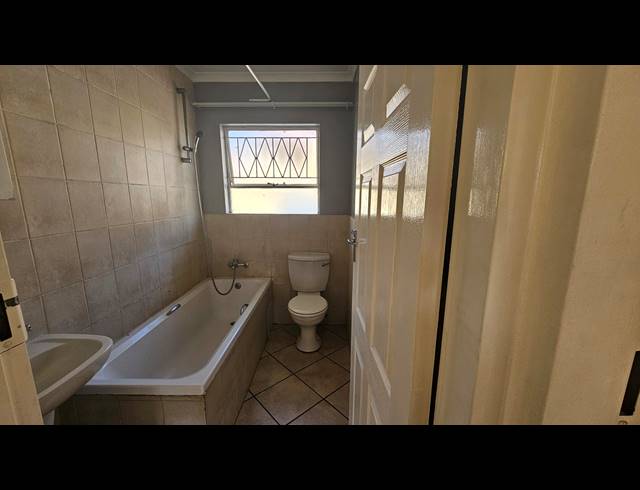 2 BEDROOM APARTMENT FOR SALE IN WITPOORTJIE AH